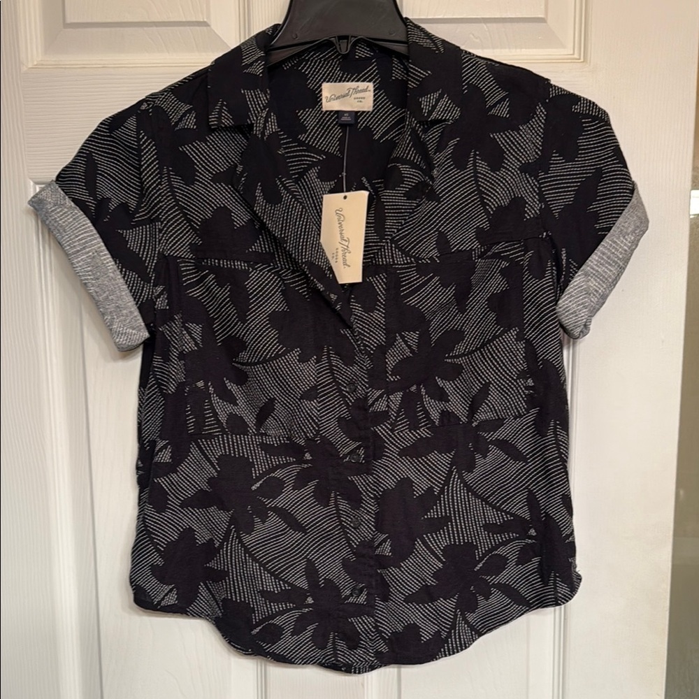 Universal Thread Gray Cuffed Sleeve Button Down Shirt hawaiian tropical vacay